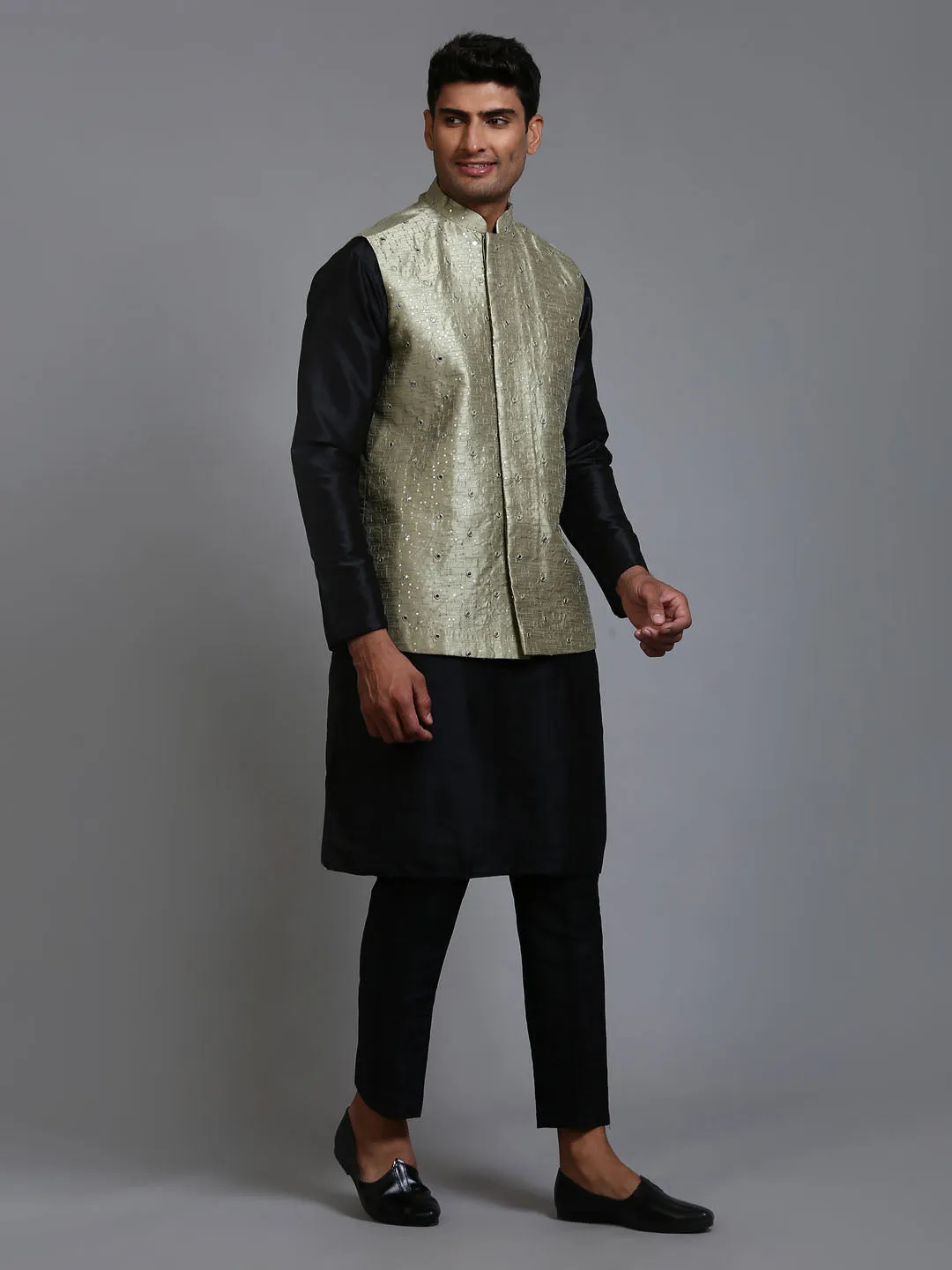 VASTRAMAY Men's Green Mirror Embellished Jacket Kurta